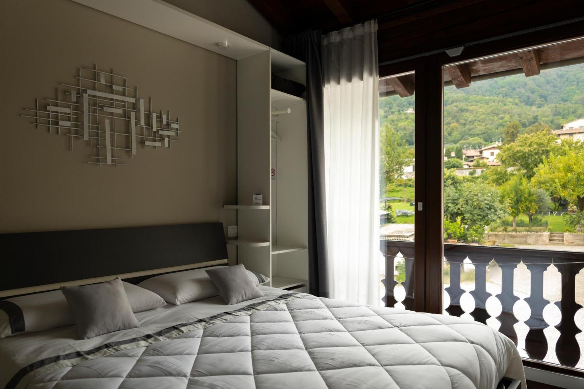 La Terrazza Sulle Vigne B&B Corte Franca Eksteriør bilde